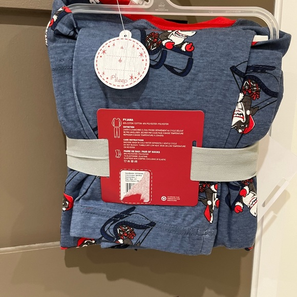 Christmas shark pyjama set.  Size 7 - Picture 2 of 4
